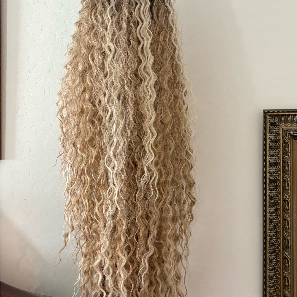 Long Blonde lace Wavy Wig 30 inches synthetic lace wig - Picture 2 of 4